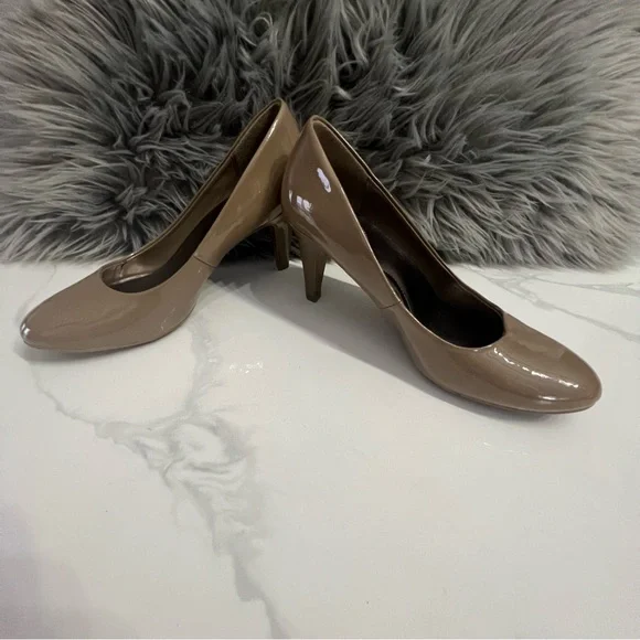 MERONA nude round toe 3in heels size 8 - Picture 4 of 8